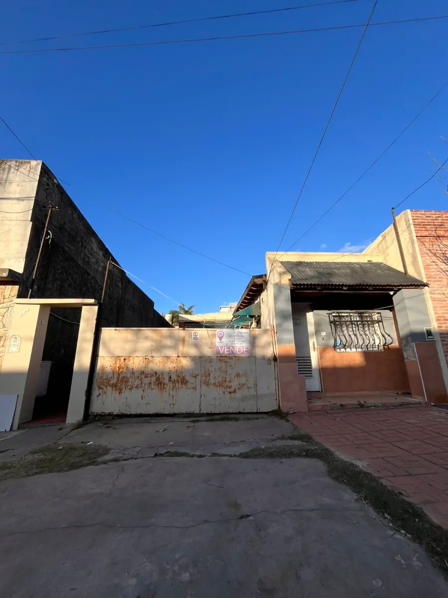 Casa a remodelar en Colón y Av. Mitre