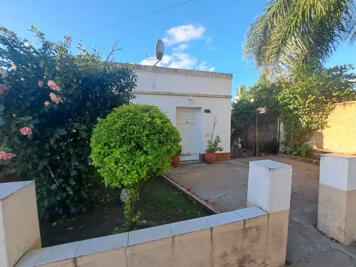 Casa con gran parque. Ideal para remodelar