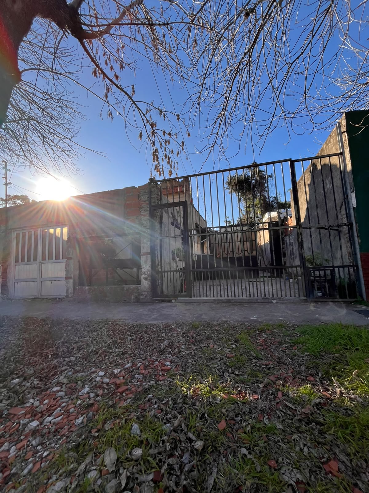 Casa antigua a reciclar con gran galpón