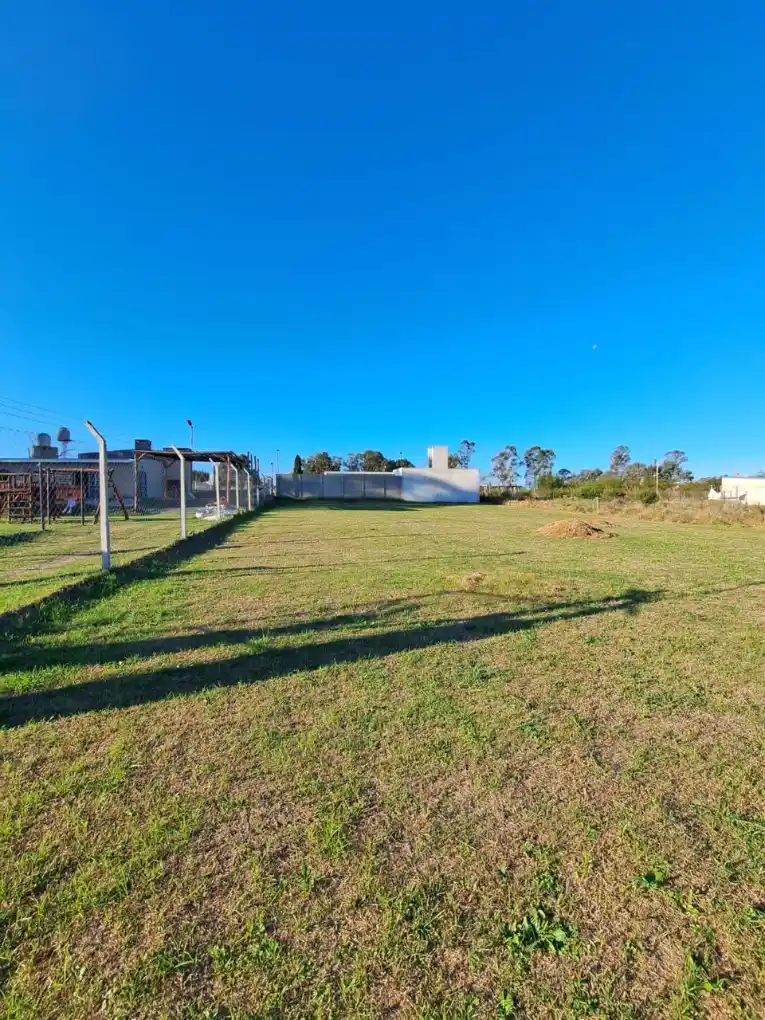 Lote en La herencia. (Posibilidad de adquirir la propiedad contigua en venta)